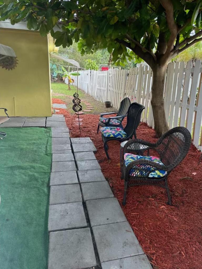 3 Bedroom House Fenced Backyard Private Patio Areas Grill Firepit Plenty Parking! Quick Access 10 Min To Beach Airport Delray West Palm ليك وورث المظهر الخارجي الصورة